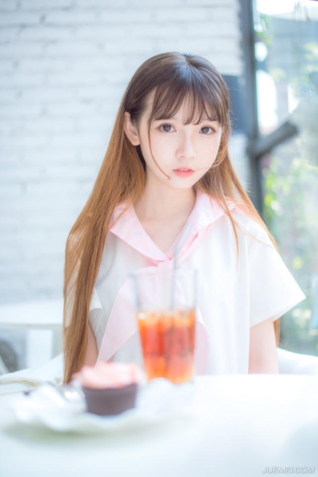 “诸位，刘璋虽然有过，但终究与诸位君臣一场，如今益州已降，我也说过，往日一切，既往不咎。”庞统沉声道。