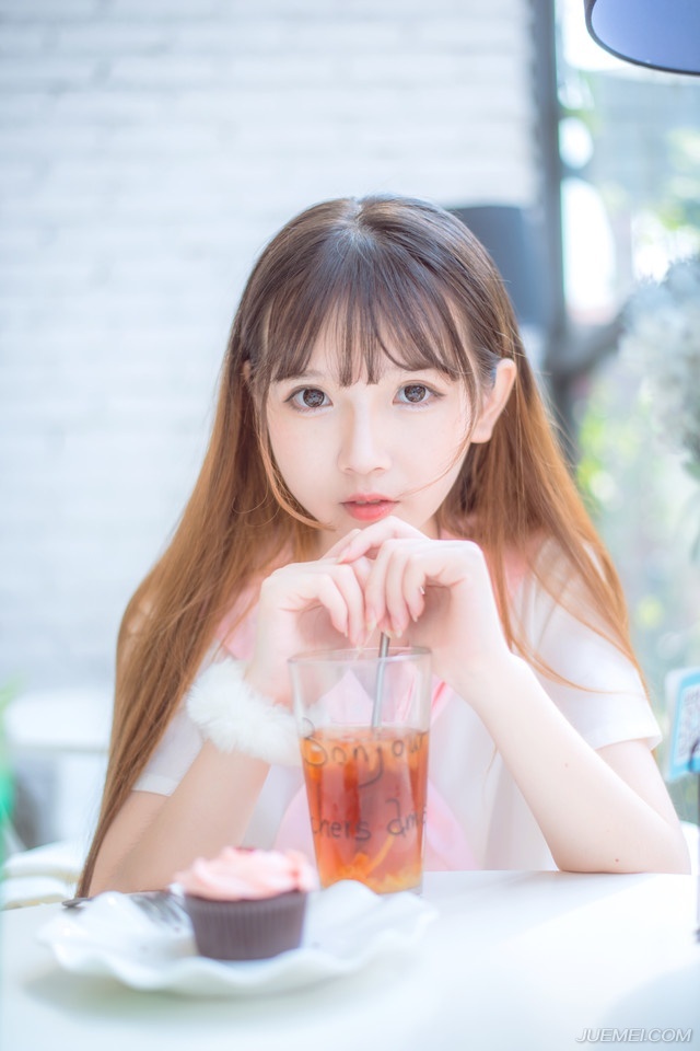 整个军营，瞬间安静下来不少。